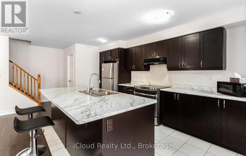 1525 Husband Place, Milton, ON - Indoor Photo Showing Kitchen With Double Sink