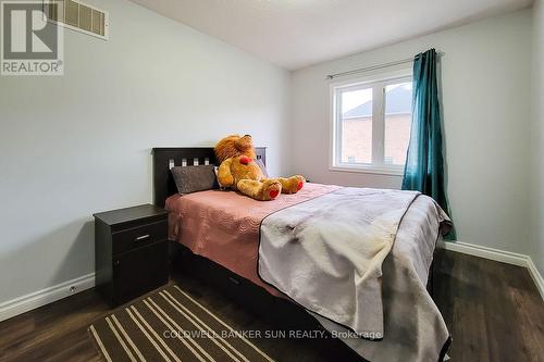 62 Lynch Crescent, Hamilton, ON - Indoor Photo Showing Bedroom