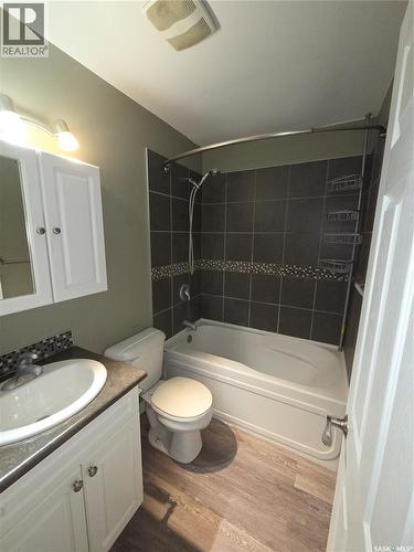 207B 4040 8Th Street E, Saskatoon, SK - Indoor Photo Showing Bathroom