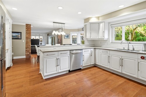 2013 Ferndale Rd, Saanich, BC 