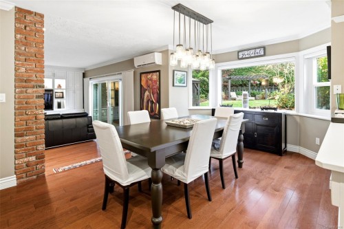 2013 Ferndale Rd, Saanich, BC 