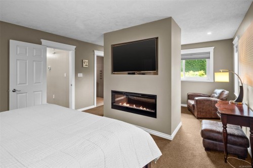 2013 Ferndale Rd, Saanich, BC 