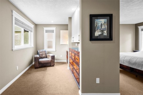 2013 Ferndale Rd, Saanich, BC 