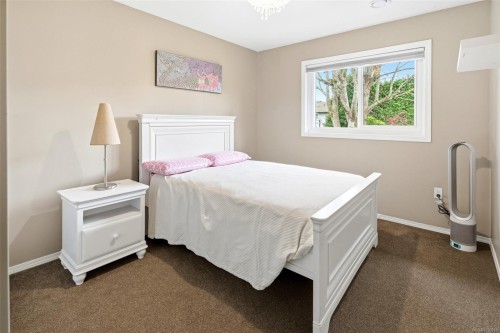 2013 Ferndale Rd, Saanich, BC 