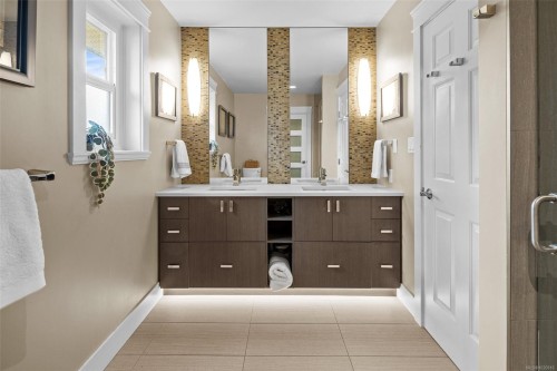 2013 Ferndale Rd, Saanich, BC 