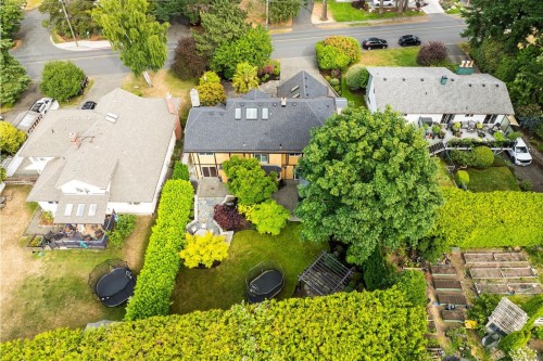 2013 Ferndale Rd, Saanich, BC 