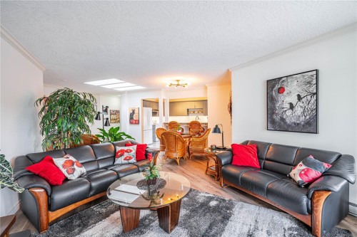 306-1 Buddy Rd, View Royal, BC - Indoor Photo Showing Living Room