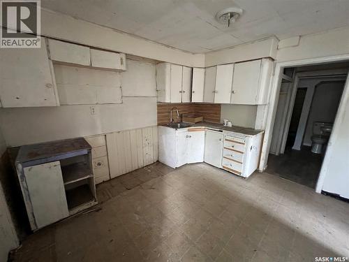 511 J Avenue S, Saskatoon, SK - Indoor