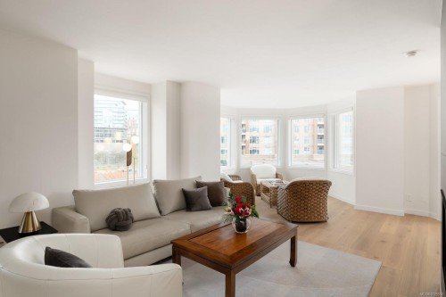 418-10 Paul Kane Pl, Victoria, BC - Indoor Photo Showing Living Room