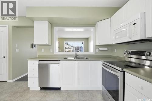 131 103 Rutherford Crescent, Saskatoon, SK - Indoor Photo Showing Kitchen With Double Sink