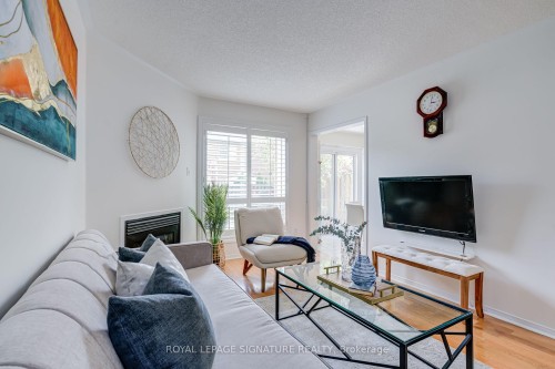 61 Cedarwood Crescent, Brampton, ON - Indoor Photo Showing Living Room