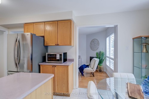 61 Cedarwood Crescent, Brampton, ON - Indoor Photo Showing Kitchen