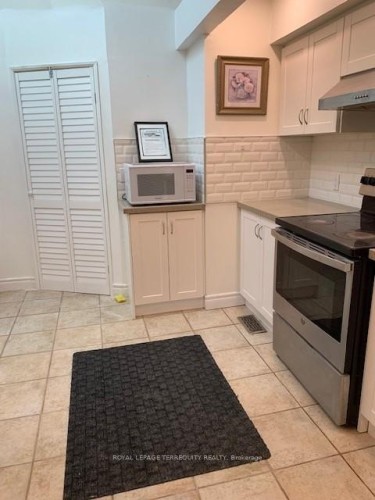 Main-5 Compton Drive, Toronto, ON - Indoor Photo Showing Kitchen