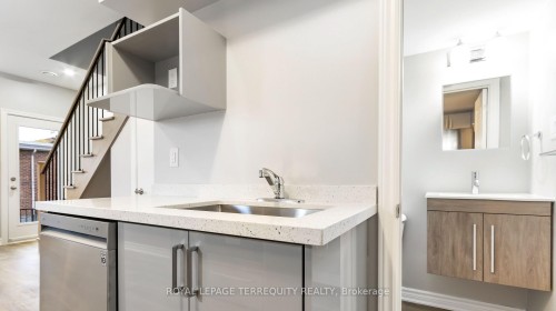 4-646 Lansdowne Avenue, Toronto, ON - Indoor