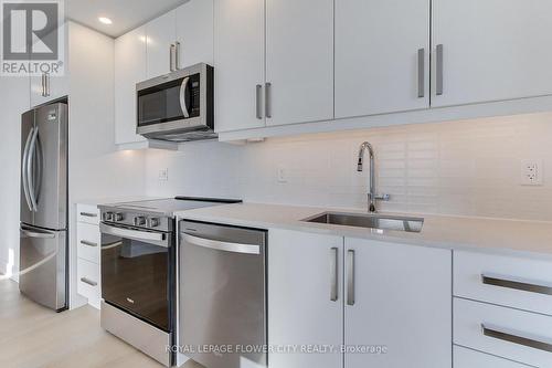 1808 - 3240 William Coltson Avenue E, Oakville, ON - Indoor Photo Showing Kitchen With Upgraded Kitchen