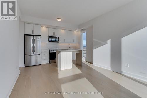 1808 - 3240 William Coltson Avenue E, Oakville, ON - Indoor Photo Showing Kitchen