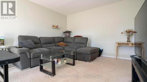 809 - 752 Kipps Lane, London East (East A), ON - Indoor Photo Showing Living Room