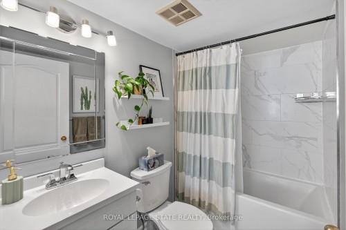 811-1276 Maple Crossing Boulevard, Burlington, ON - Indoor Photo Showing Bathroom