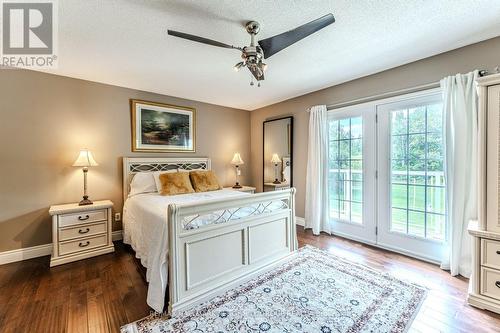 2 Mills Circle, Springwater, ON - Indoor Photo Showing Bedroom