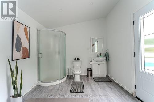 2 Mills Circle, Springwater, ON - Indoor Photo Showing Bathroom