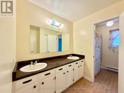 Ensuite Privileged-Main Bath - 