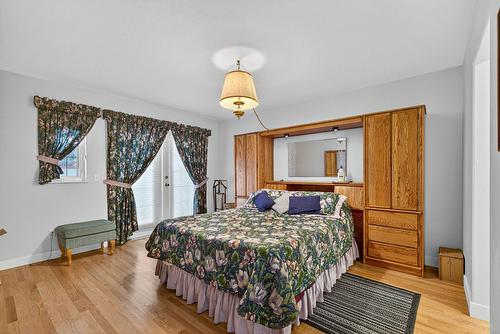 13-1800 Parkview Crescent, Kelowna, BC - Indoor Photo Showing Bedroom