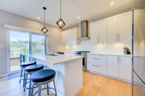 1312 Prairie Rose Drive, Kamloops, BC - Indoor Photo Showing Kitchen With Upgraded Kitchen