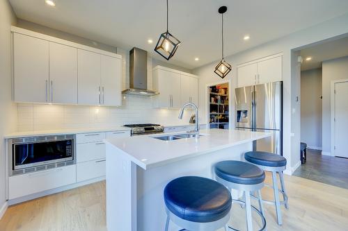 1312 Prairie Rose Drive, Kamloops, BC - Indoor Photo Showing Kitchen With Double Sink With Upgraded Kitchen