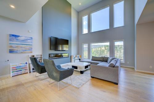 1312 Prairie Rose Drive, Kamloops, BC - Indoor Photo Showing Living Room With Fireplace