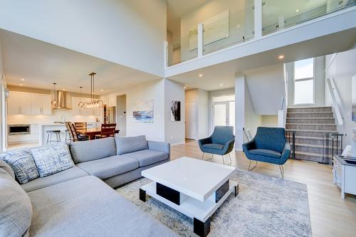 1312 Prairie Rose Drive, Kamloops, BC - Indoor Photo Showing Living Room