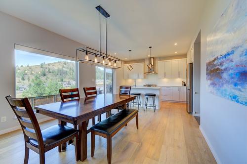 1312 Prairie Rose Drive, Kamloops, BC - Indoor Photo Showing Dining Room