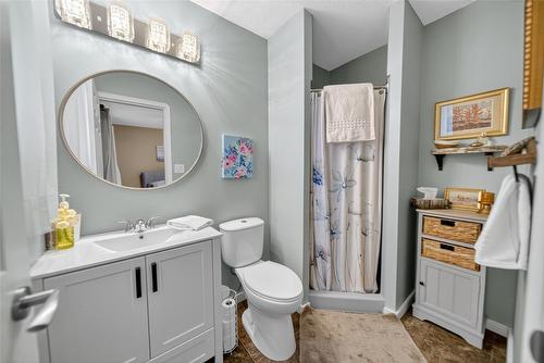 1200 11Th Avenue, Cranbrook, BC - Indoor Photo Showing Bathroom
