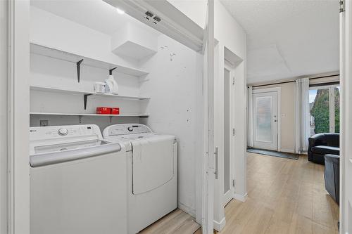 3909 25Th Street, Vernon, BC - Indoor Photo Showing Laundry Room