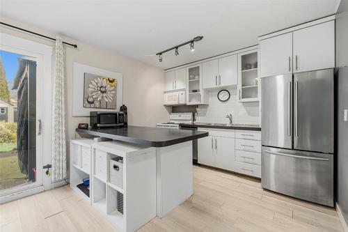 3909 25Th Street, Vernon, BC - Indoor Photo Showing Kitchen