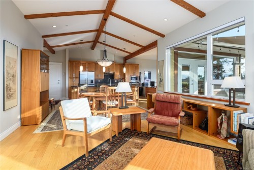 641-3666 Royal Vista Way, Courtenay, BC - Indoor