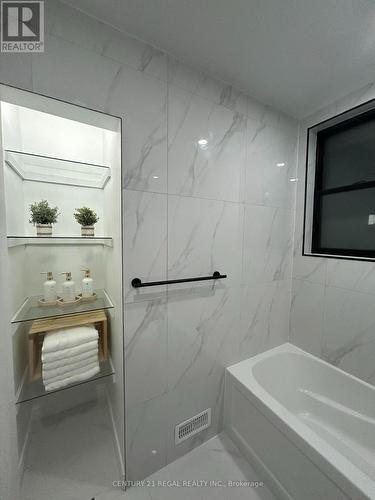 45 Fifteenth Street, Toronto, ON - Indoor Photo Showing Bathroom