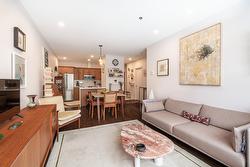 201A-4821 Boul. St-Laurent  Montréal (Le Plateau-Mont-Royal), QC H2T 1R6