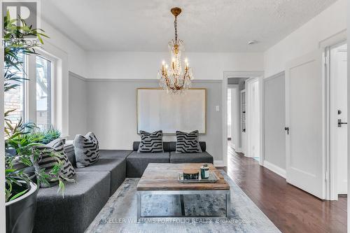 229 Manor Road E, Toronto, ON - Indoor Photo Showing Living Room