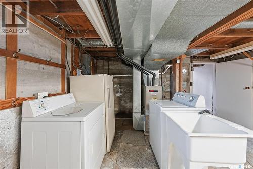 624 Saskatchewan Avenue, Imperial, SK - Indoor Photo Showing Laundry Room