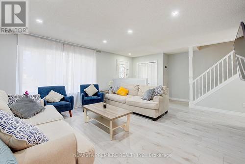 374 Homestead Court, London North (North F), ON - Indoor Photo Showing Living Room