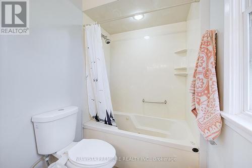 374 Homestead Court, London North (North F), ON - Indoor Photo Showing Bathroom