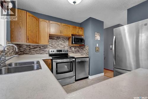 7219 Spooner Drive, Regina, SK - Indoor Photo Showing Kitchen With Double Sink
