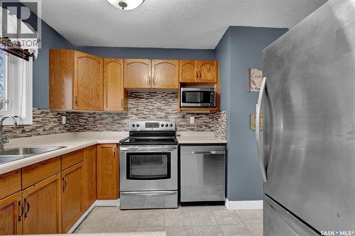 7219 Spooner Drive, Regina, SK - Indoor Photo Showing Kitchen With Double Sink