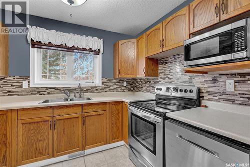 7219 Spooner Drive, Regina, SK - Indoor Photo Showing Kitchen With Double Sink
