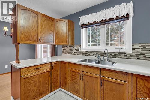 7219 Spooner Drive, Regina, SK - Indoor Photo Showing Kitchen With Double Sink