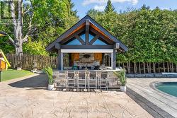 AMAZING OUTDOOR KITCHEN FOR SUMMER ENTERTAINING - 