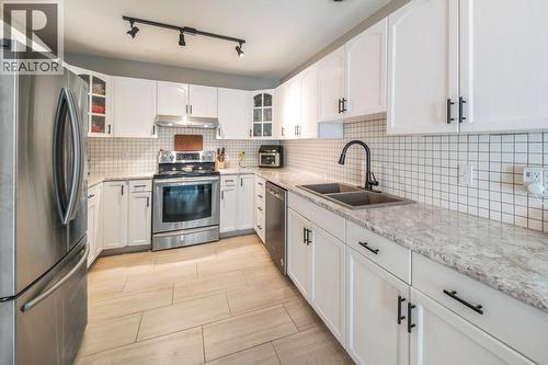 1801 53 Avenue Unit# 16, Vernon, BC - Indoor Photo Showing Kitchen With Double Sink