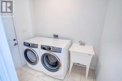 41 Steamboat Way, Whitby, ON - Indoor Photo Showing Laundry Room