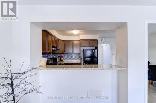 39 Vanhorne Close, Brampton, ON - Indoor Photo Showing Kitchen