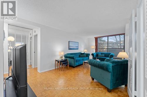 350 - 505 St Laurent Boulevard, Ottawa, ON - Indoor Photo Showing Living Room